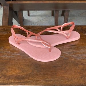 Havaianas Rose Gold Luna Sandals - Flip Flop w/ Heel Strap - Size 6 - LIKE NEW!
